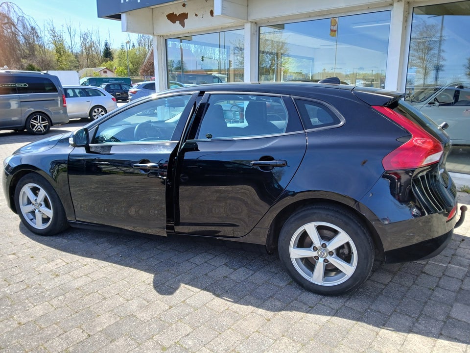 Volvo V40 1,6 D2 115 Kinetic 5d