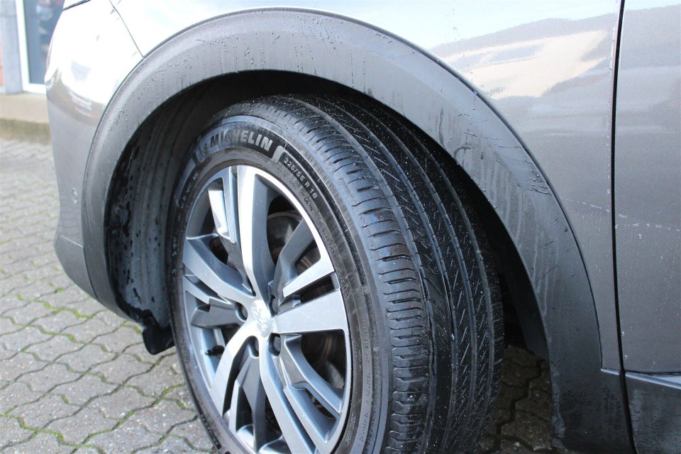 Peugeot 3008 1,6 Hybrid First Selection EAT8 5d