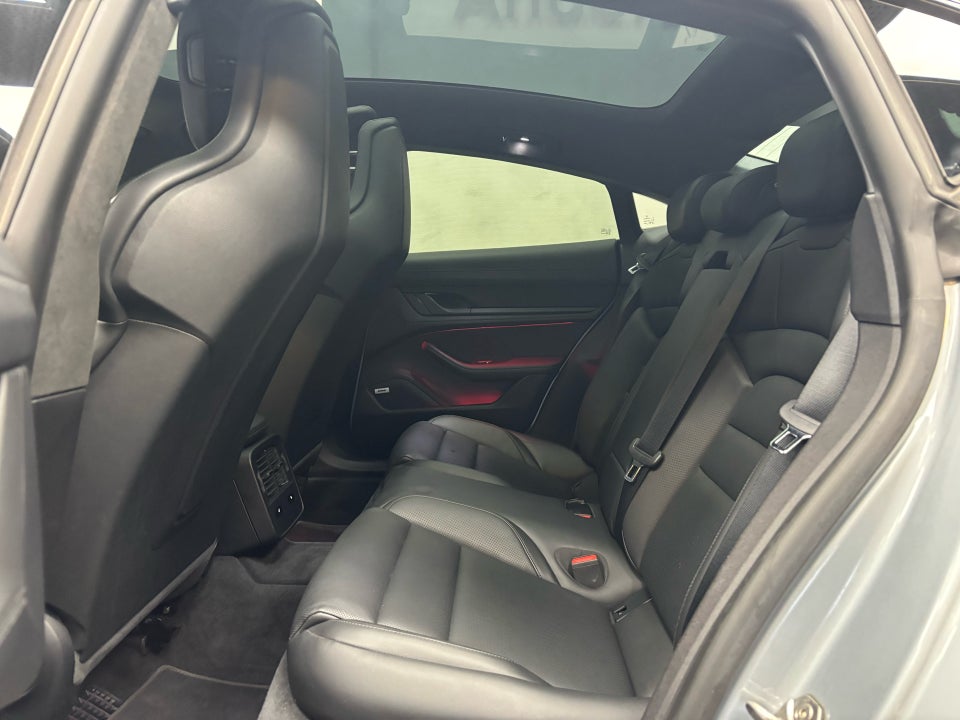 Porsche Taycan Turbo Performance+  4d