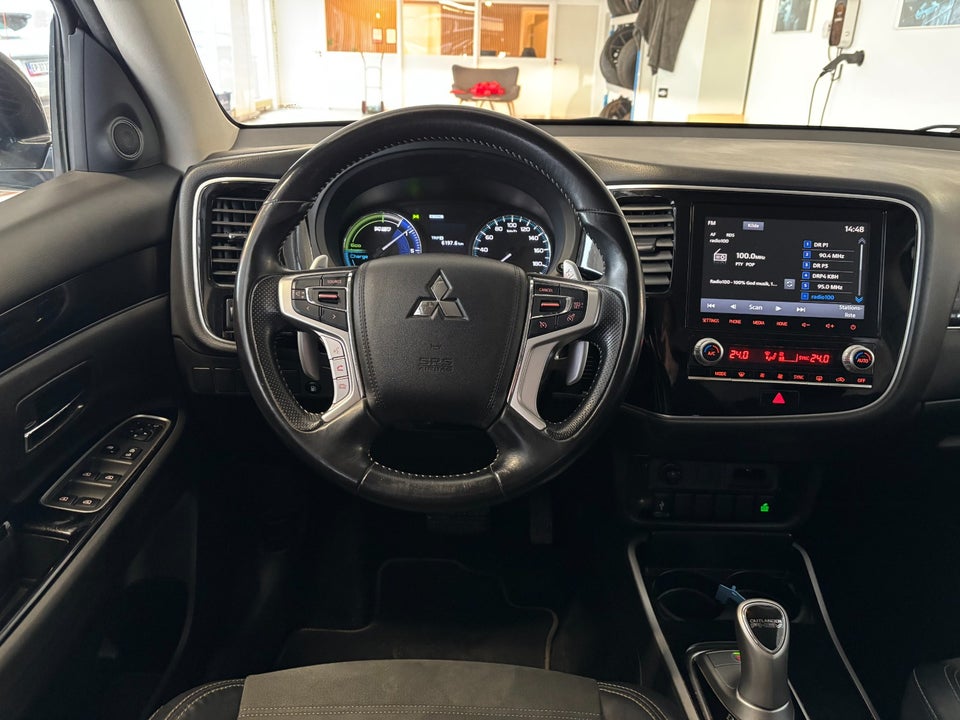 Mitsubishi Outlander 2,4 PHEV Invite CVT 4WD 5d