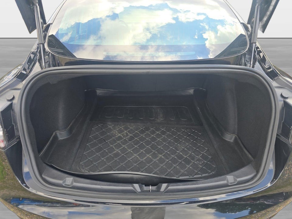 Tesla Model 3 Standard Range+ RWD 4d