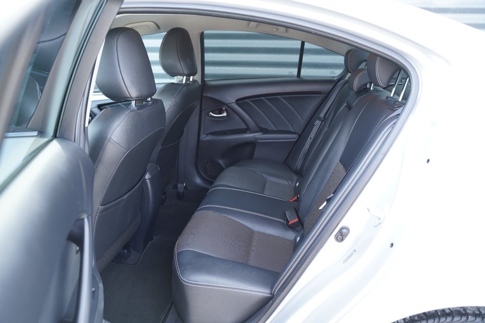 Toyota Avensis 1,8 VVT-i T2 Executive 4d