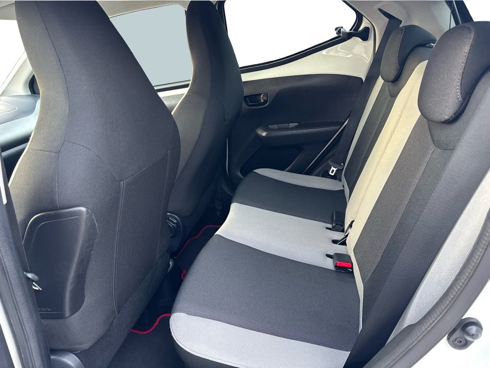 Toyota Aygo 1,0 VVT-i x-press 5d