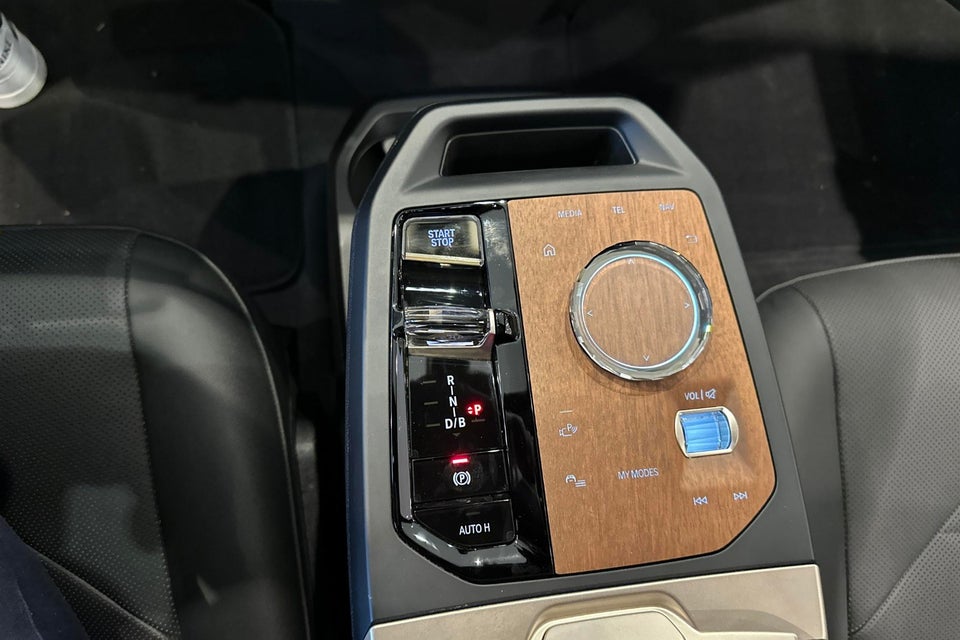 BMW iX xDrive40 Supercharged 5d