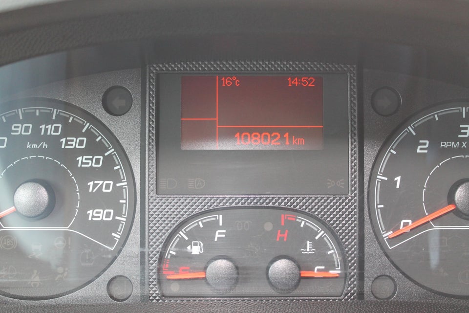 Peugeot Boxer 335 2,2 BlueHDi 165 L2H2 Ultimate