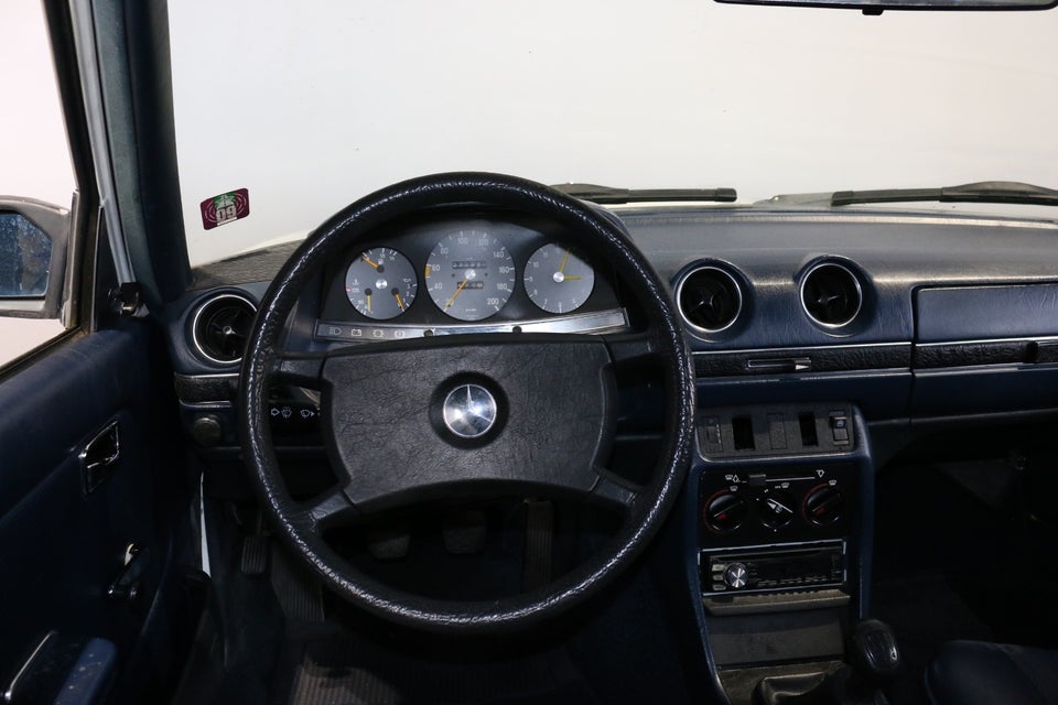 Mercedes 230 E 2,3  4d