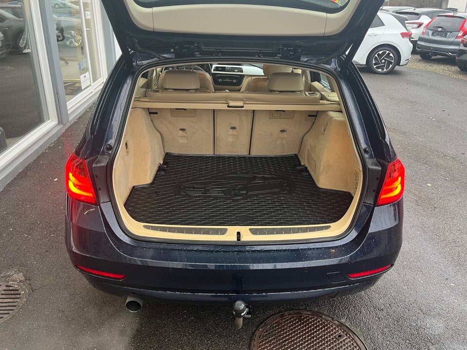 BMW 320i 2,0 Touring aut. 5d