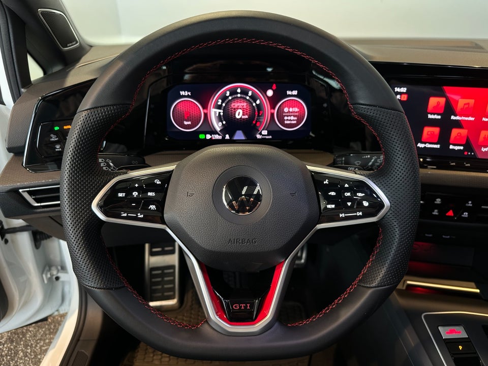 VW Golf VIII 2,0 GTi Clubsport DSG Van 5d