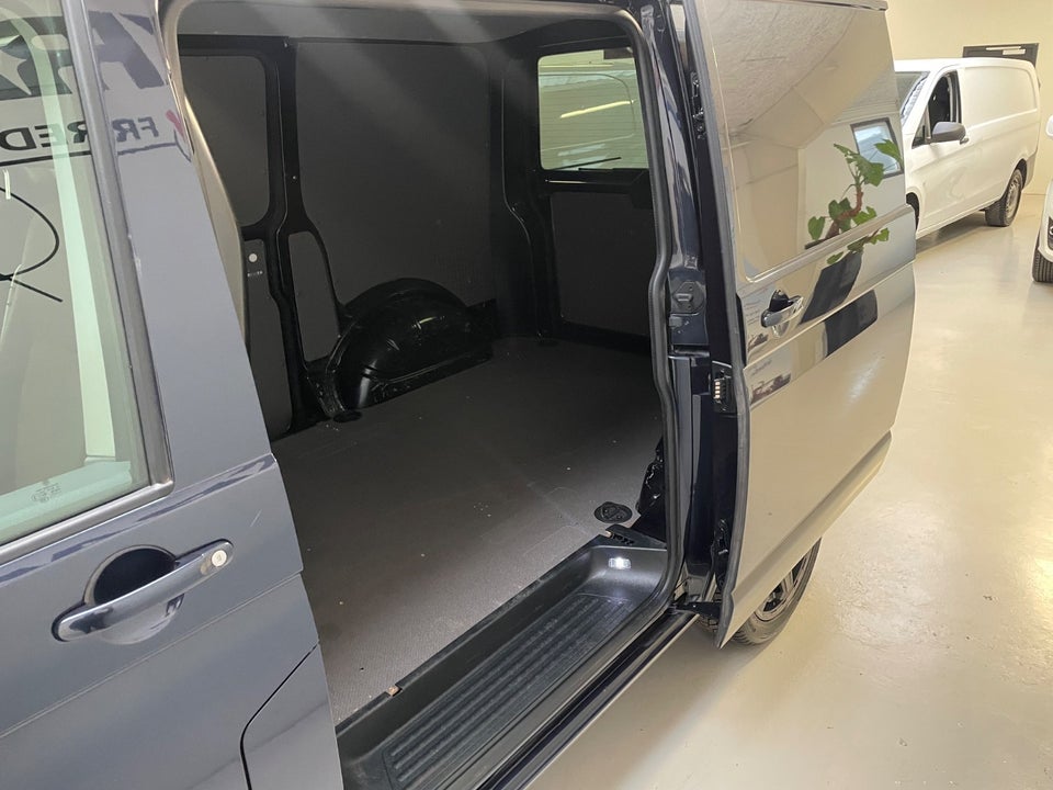 VW Transporter 2,0 TDi 199 Kassevogn DSG kort