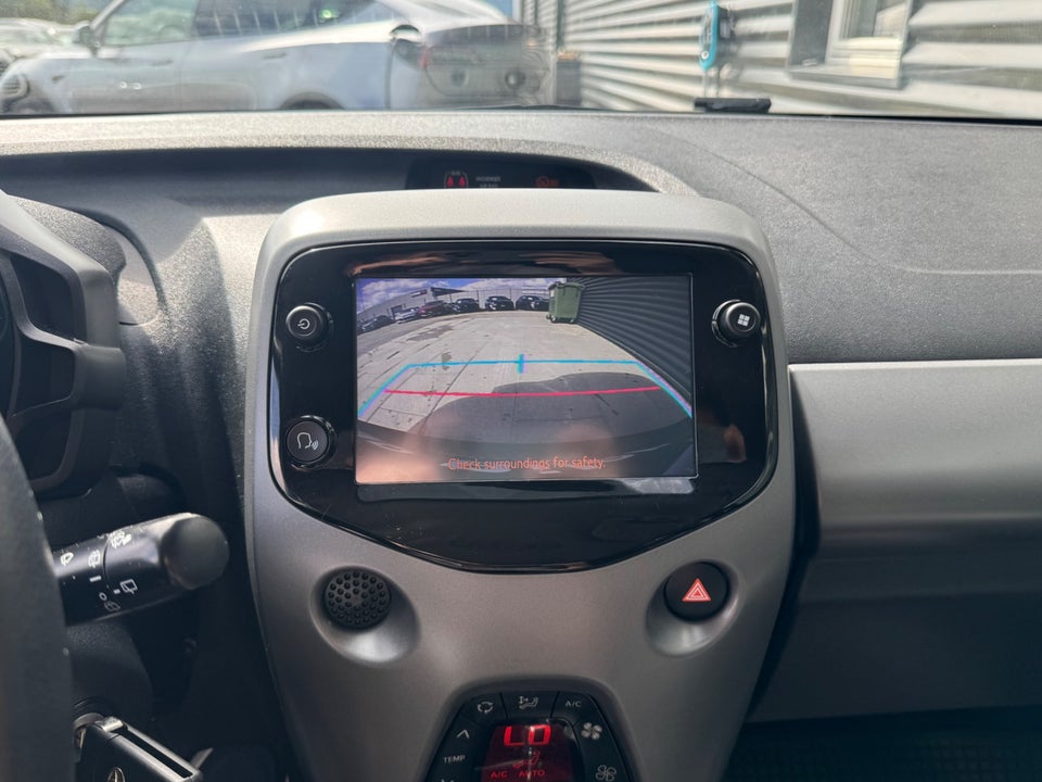 Toyota Aygo 1,0 VVT-i x-press x-shift 5d