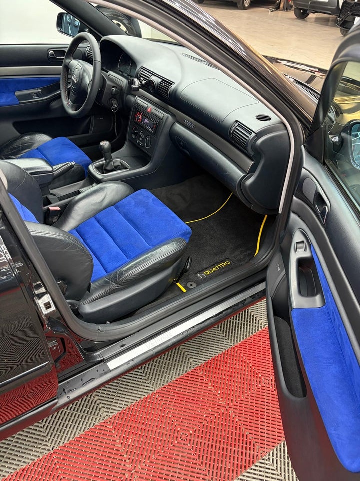 Audi A4 1,8 T quattro 4d