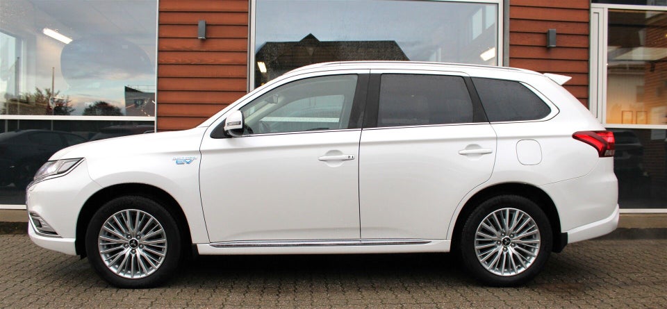 Mitsubishi Outlander 2,4 PHEV Intense CVT 4WD 5d