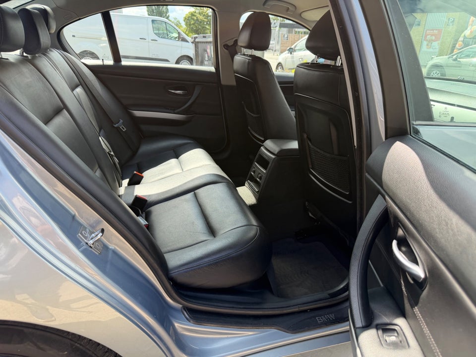 BMW 320i 2,0  4d