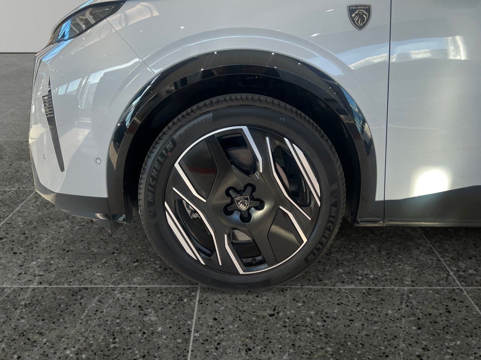 Peugeot e-3008 77 GT Pack 5d