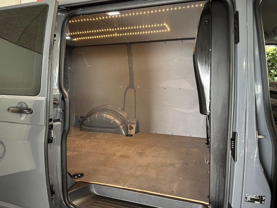 VW Transporter 2,0 TDi 150 Kassevogn DSG kort