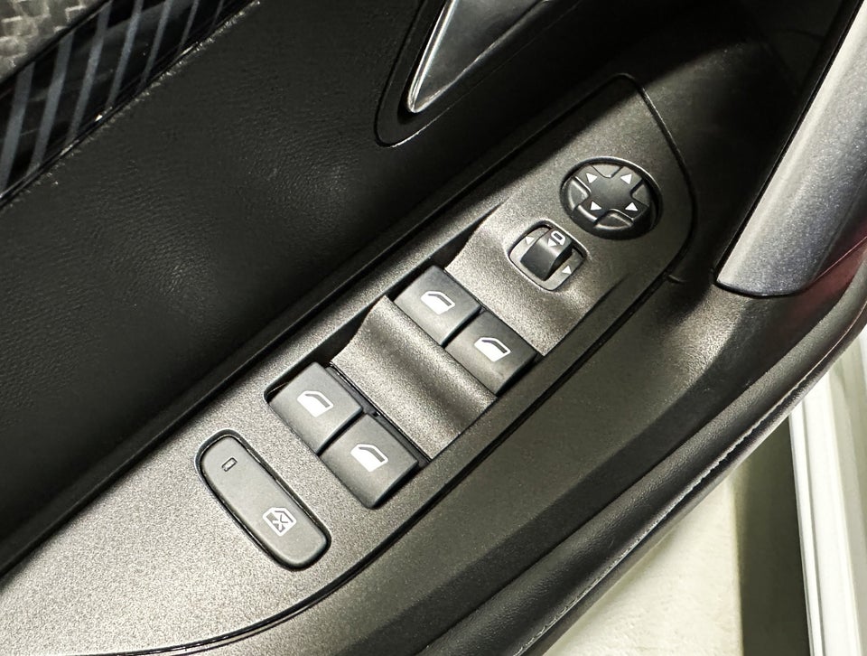 Peugeot 2008 1,5 BlueHDi 130 Allure EAT8 5d