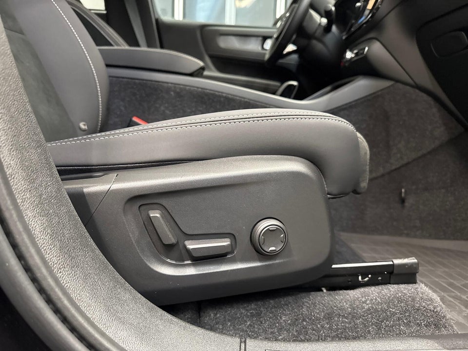 Volvo EC40 Twin Black Edition 5d