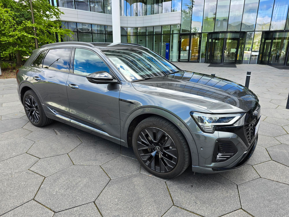 Audi Q8 e-tron 50 S-line quattro 5d
