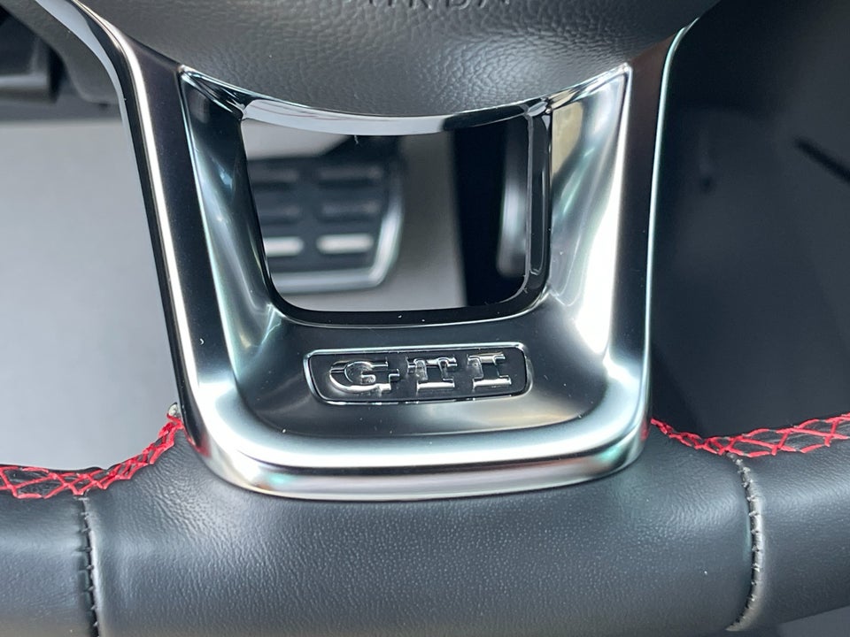 VW Golf VII 2,0 GTi Performance DSG Van 5d