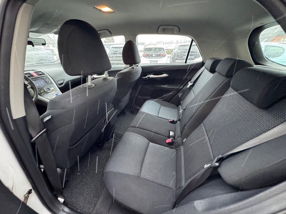 Toyota Auris 1,8 Hybrid 5d