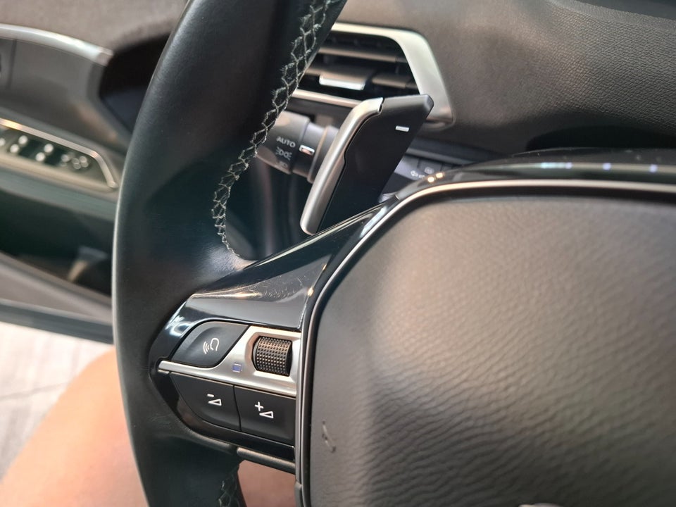 Peugeot 3008 1,6 Hybrid First Selection EAT8 5d