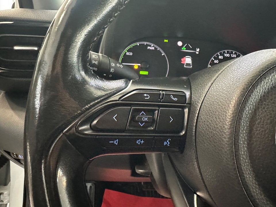Toyota Yaris 1,5 Hybrid H1 e-CVT 5d