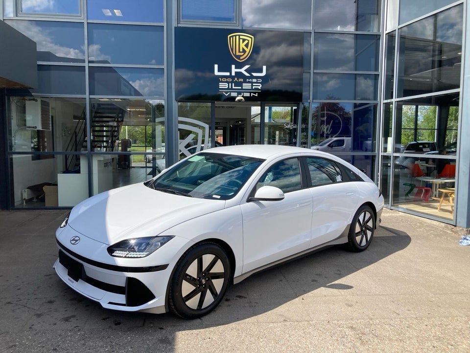 Hyundai Ioniq 6 77 Essential 4d