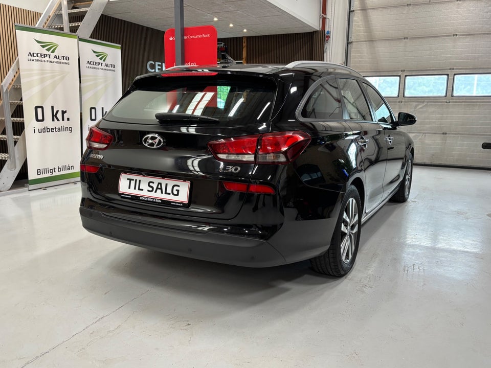 Hyundai i30 1,6 CRDi 110 Premium stc. DCT 5d