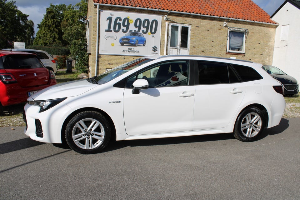 Suzuki Swace 1,8 HEV Active White stc. e-CVT 5d