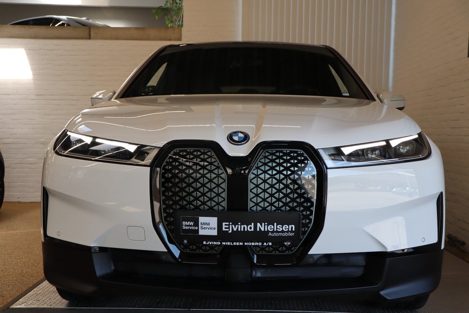 BMW iX xDrive40 Fully Charged 5d