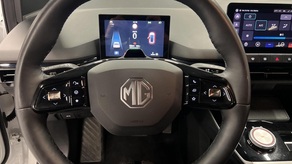MG MG4 64 Luxury 5d
