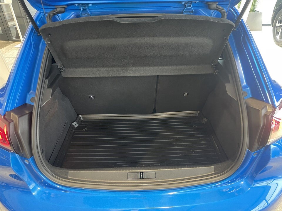 Peugeot e-208 50 GT 5d