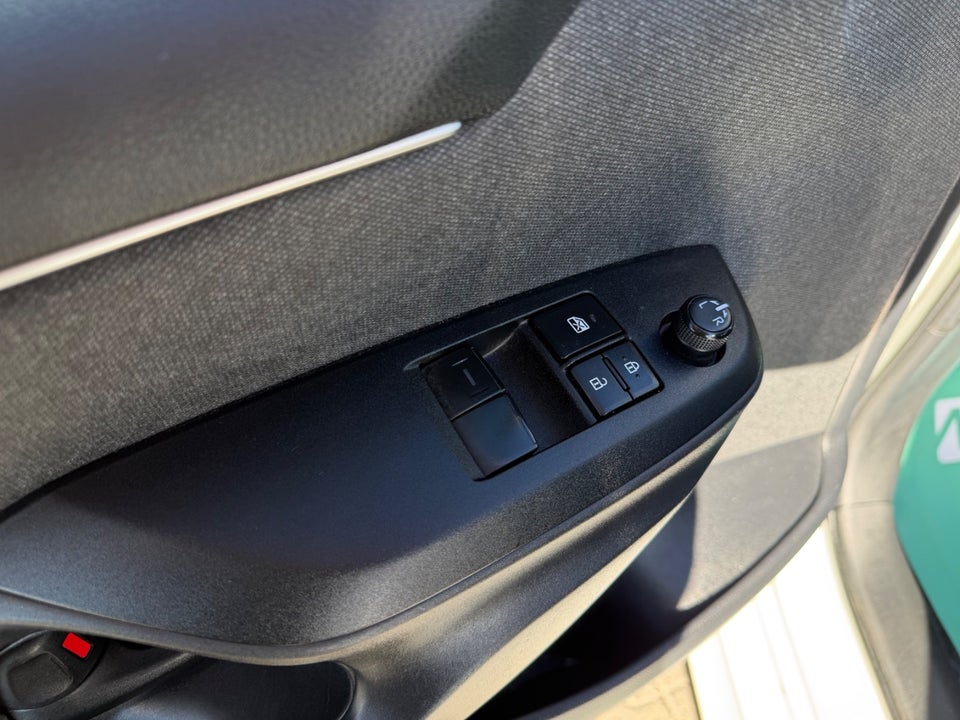 Toyota Yaris 1,5 Hybrid H3 e-CVT 5d