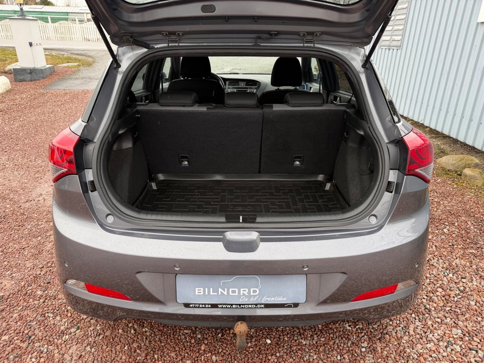 Hyundai i20 1,25 EM-Edition 5d
