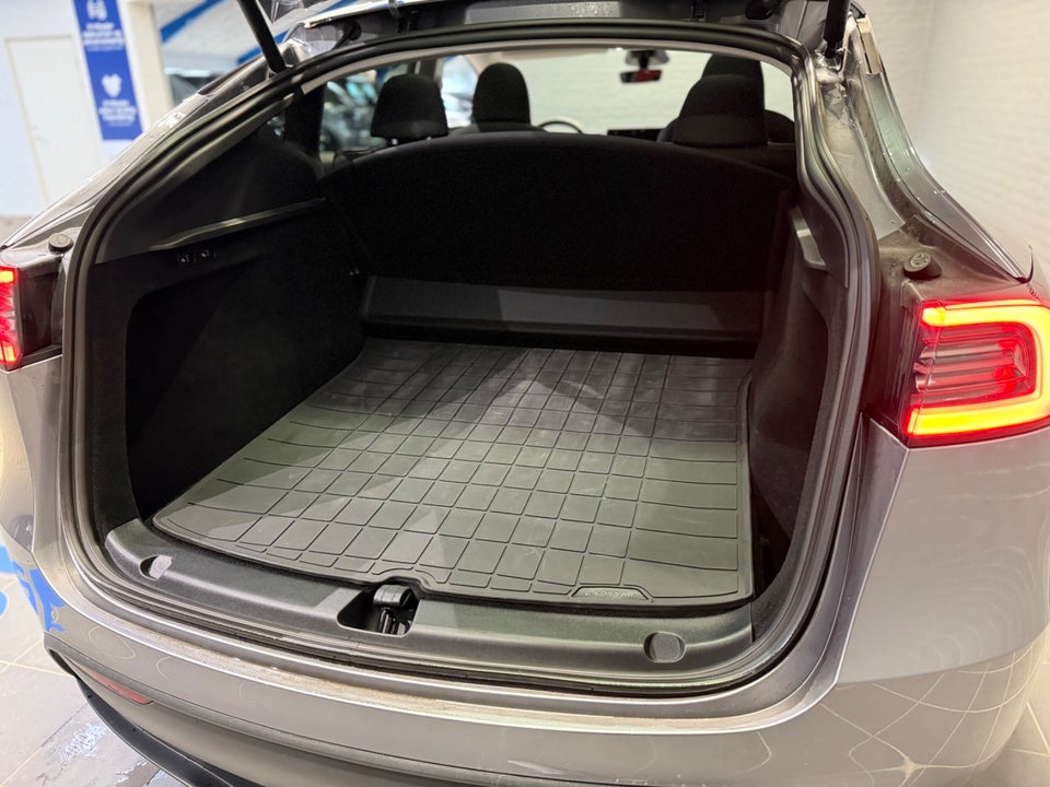 Tesla Model Y Long Range AWD 5d