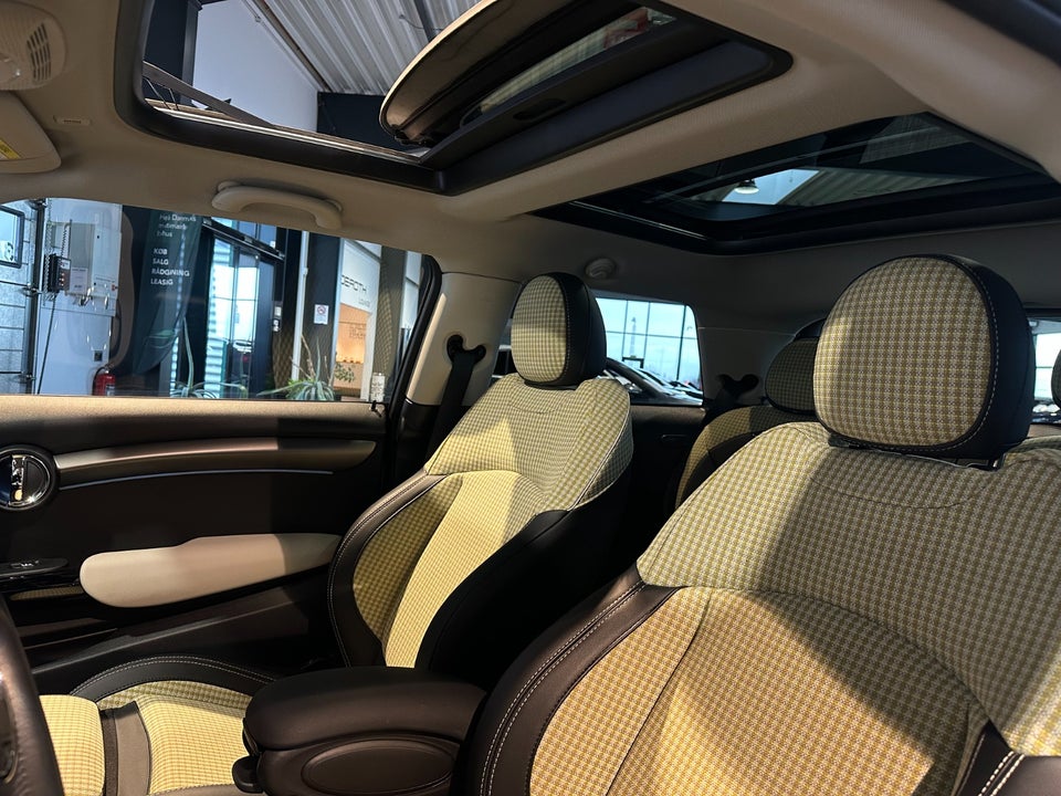 MINI Cooper SE Classic Trim 3d
