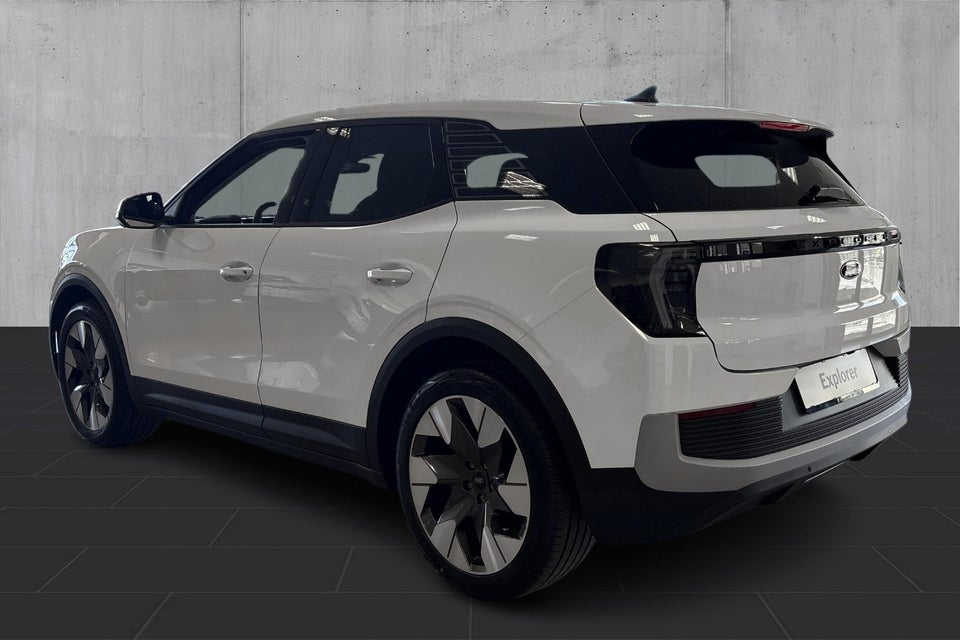 Ford Explorer 77 Premium Extended Range Van 5d