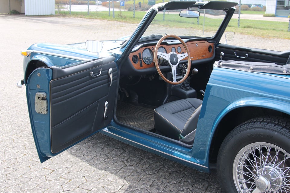 Triumph TR250 2,5  2d