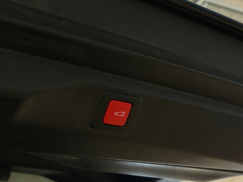 Peugeot e-3008 77 GT 5d