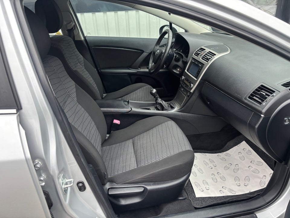 Toyota Avensis 2,0 D-4D TX stc. 5d