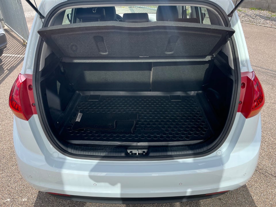 Kia Venga 1,4 CVVT Premium 5d