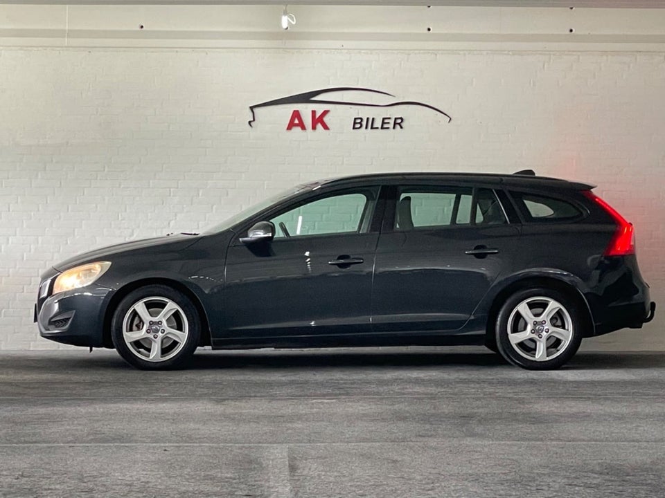 Volvo V60 2,0 T Kinetic aut. 5d