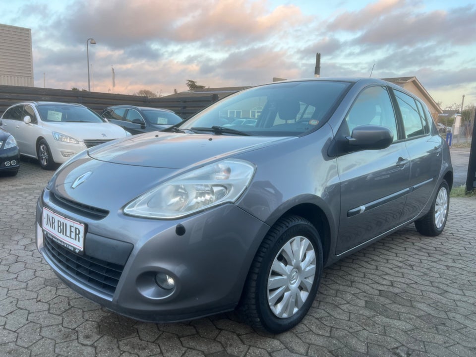 Renault Clio III 1,2 16V TCe Expression 5d