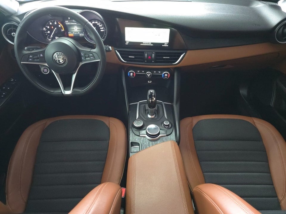 Alfa Romeo Giulia 2,0 T 200 Super aut. 4d