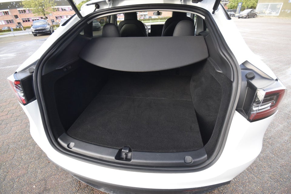 Tesla Model Y RWD 5d