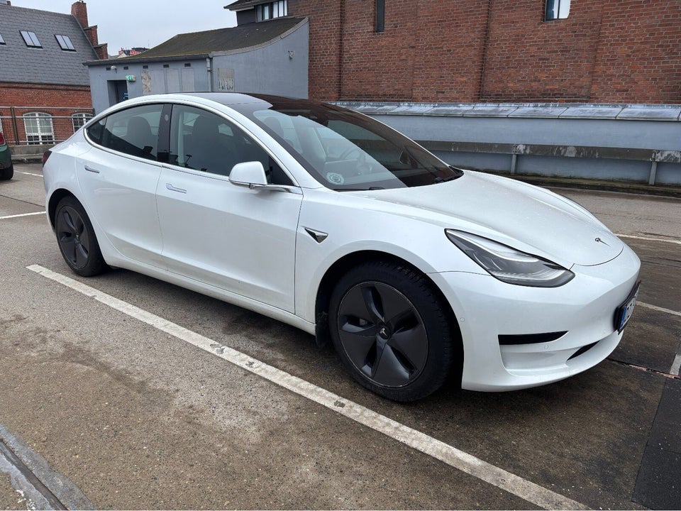 Tesla Model 3 Standard Range+ RWD 4d