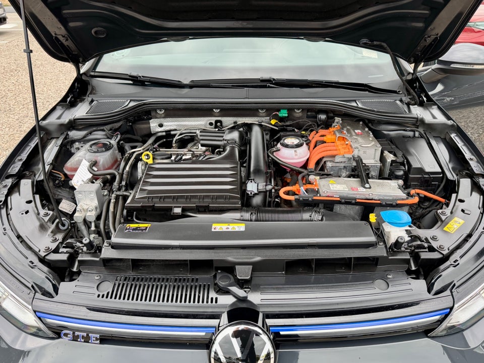 VW Golf VIII 1,4 GTE DSG 5d