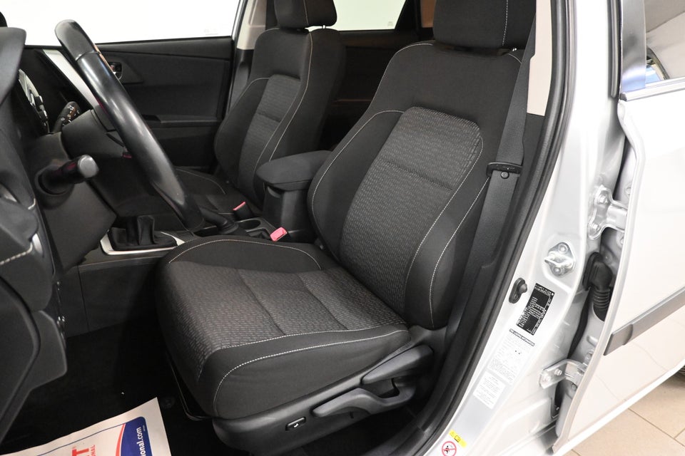 Toyota Auris 1,6 T2+ Touring Sports 5d