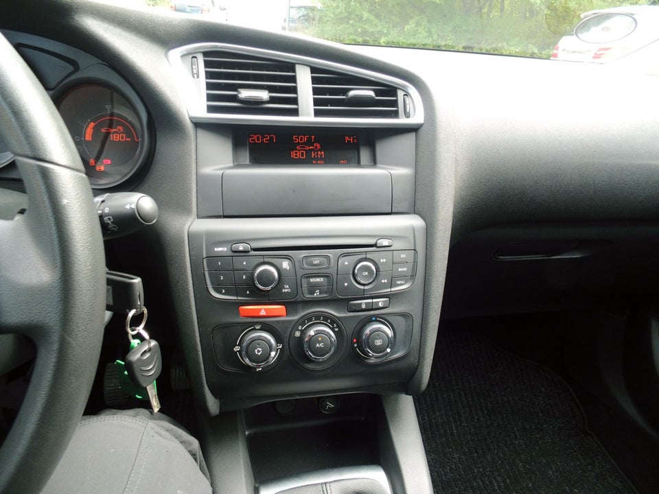 Citroën C4 1,6 VTi 120 Attraction 5d