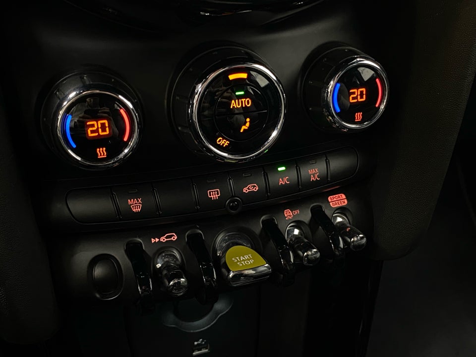 MINI Cooper SE Essential 3d